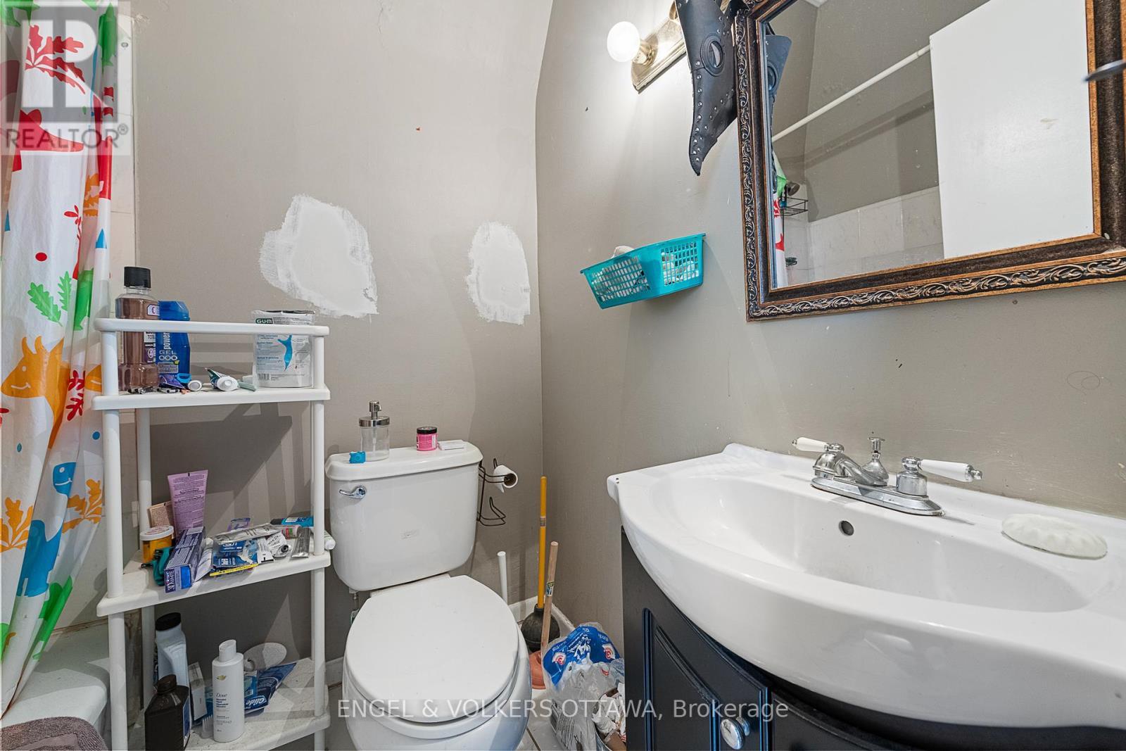 176 Arlington Avenue, Ottawa, ON - Indoor Photo Showing Bathroom