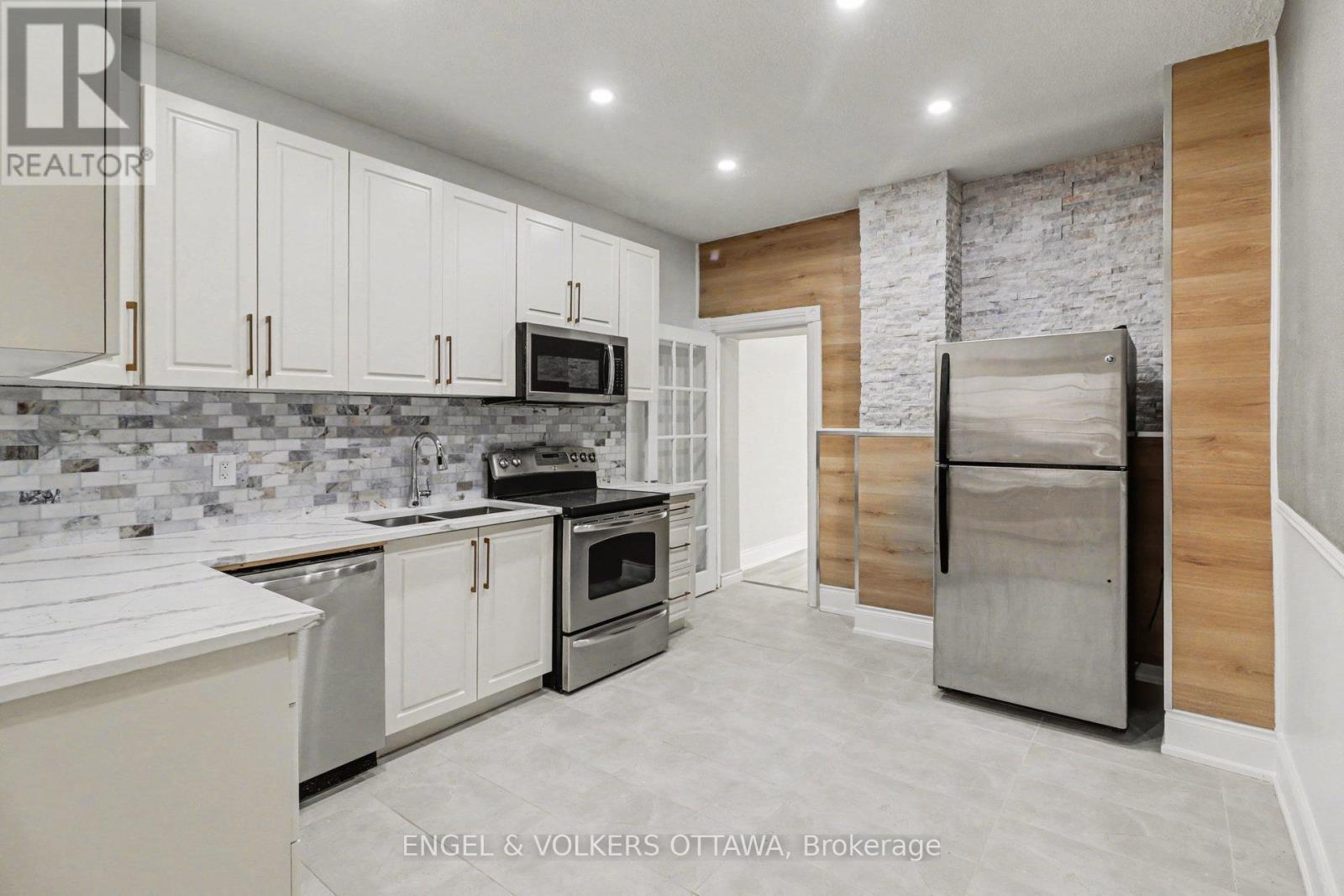 176 Arlington Avenue, Ottawa, ON - Indoor Photo Showing Kitchen With Stainless Steel Kitchen