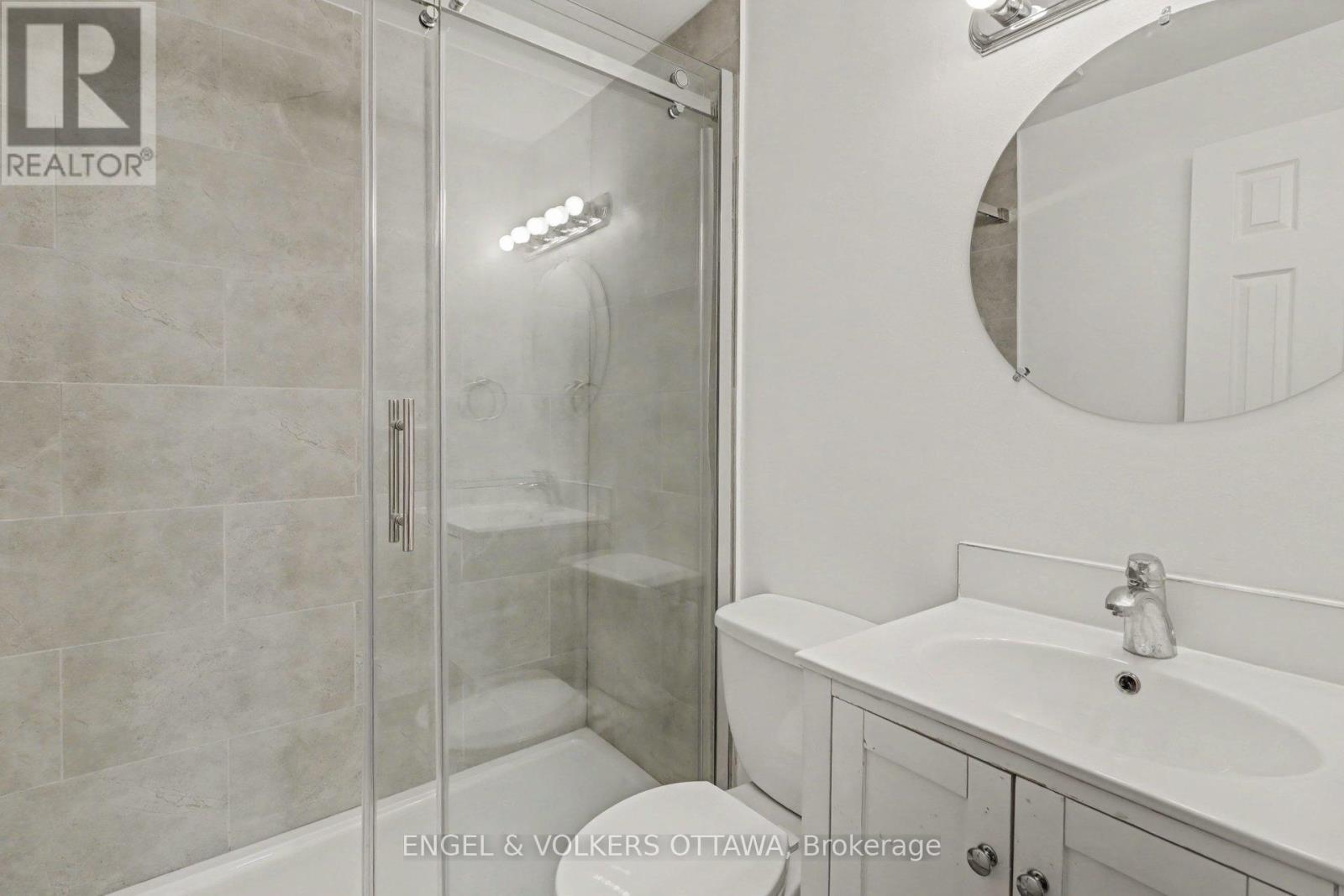 176 Arlington Avenue, Ottawa, ON - Indoor Photo Showing Bathroom