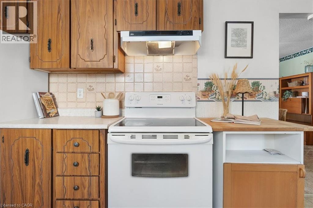 126 Garden Crescent, Hamilton, ON - Indoor Photo Showing Kitchen