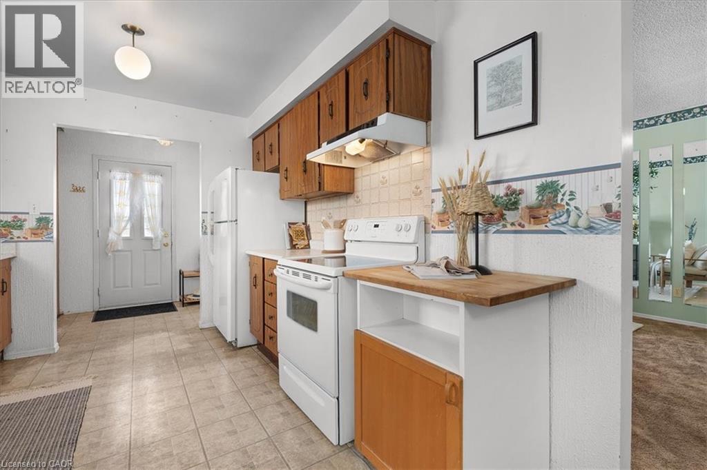 126 Garden Crescent, Hamilton, ON - Indoor Photo Showing Kitchen