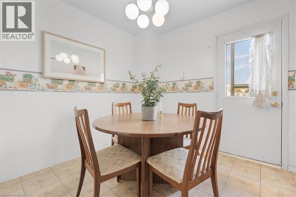 126 Garden Crescent, Hamilton, ON - Indoor Photo Showing Dining Room