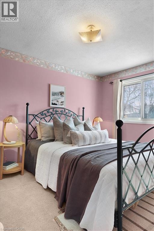 126 Garden Crescent, Hamilton, ON - Indoor Photo Showing Bedroom