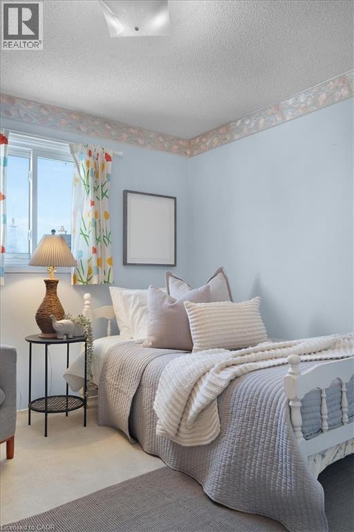 126 Garden Crescent, Hamilton, ON - Indoor Photo Showing Bedroom