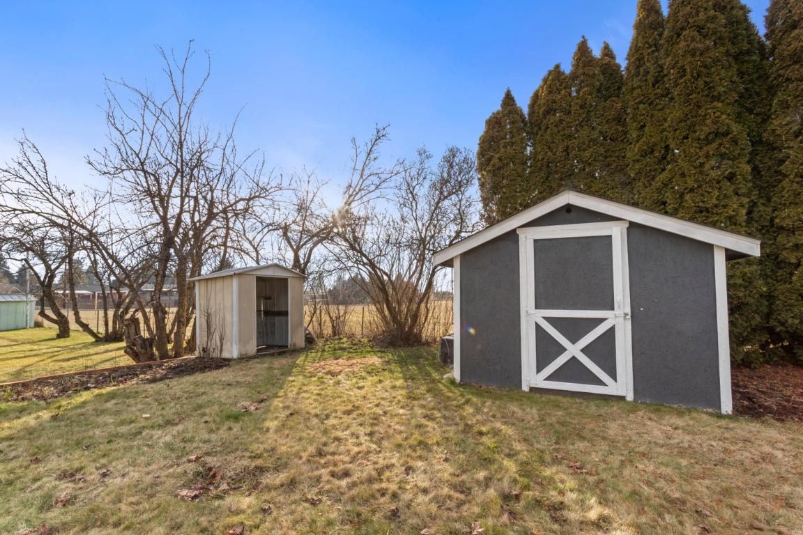 2433 Cedar Street, Creston, BC - Outdoor