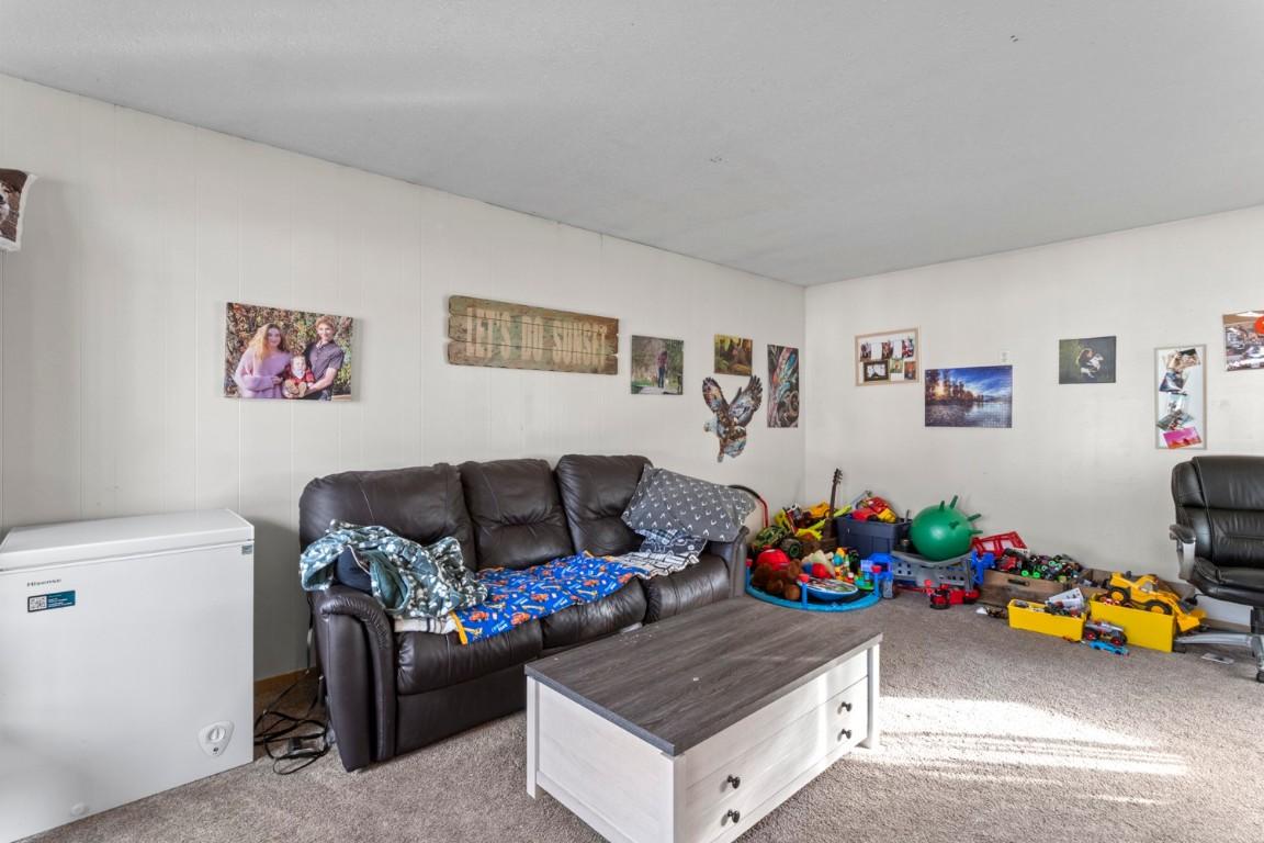 2433 Cedar Street, Creston, BC - Indoor Photo Showing Other Room