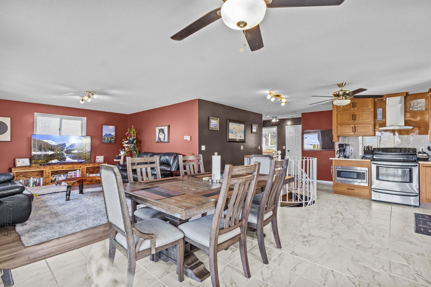 231 9Th Avenue, Creston, BC - Indoor Photo Showing Dining Room
