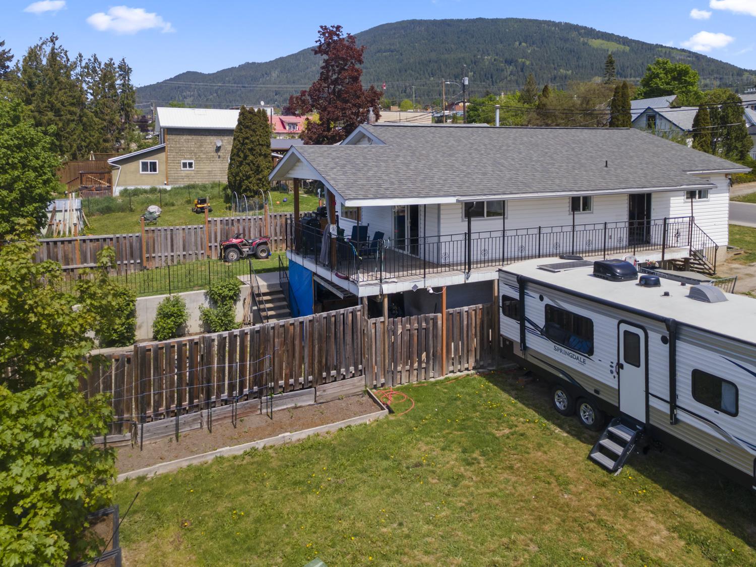 231 9Th Avenue, Creston, BC - Outdoor With Deck Patio Veranda