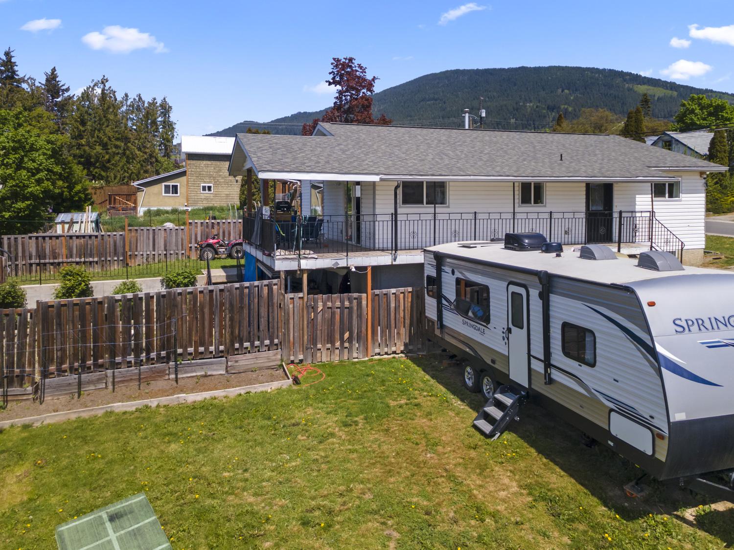 231 9Th Avenue, Creston, BC - Outdoor With Deck Patio Veranda