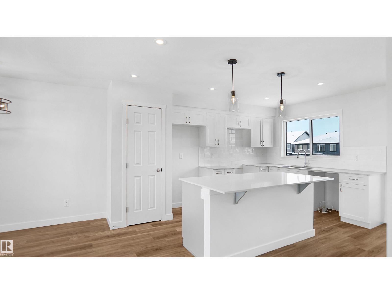 109 Nerine Cr, St. Albert, AB - Indoor Photo Showing Kitchen With Upgraded Kitchen