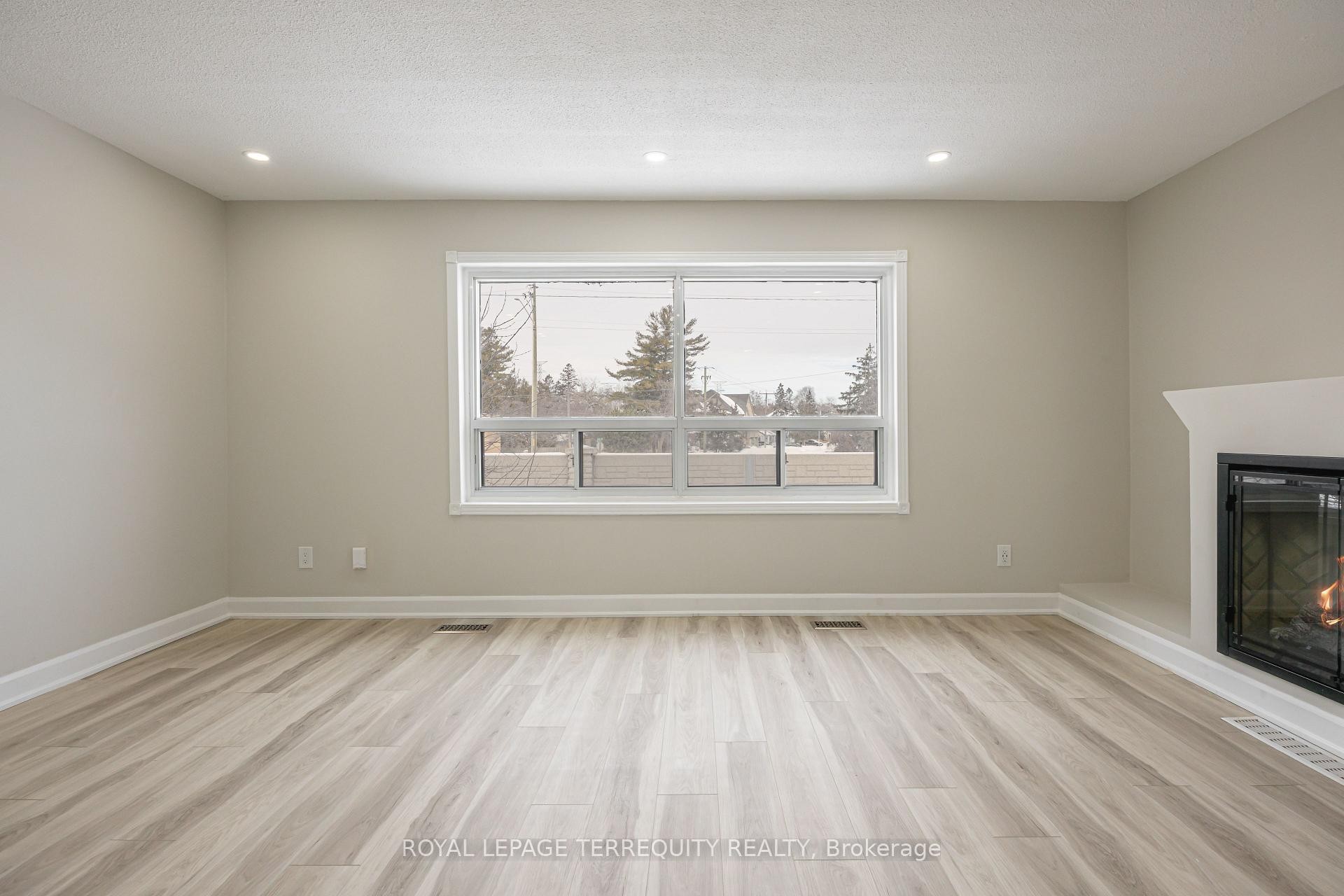 14-1945 Denmar Road, Pickering, ON - Indoor With Fireplace