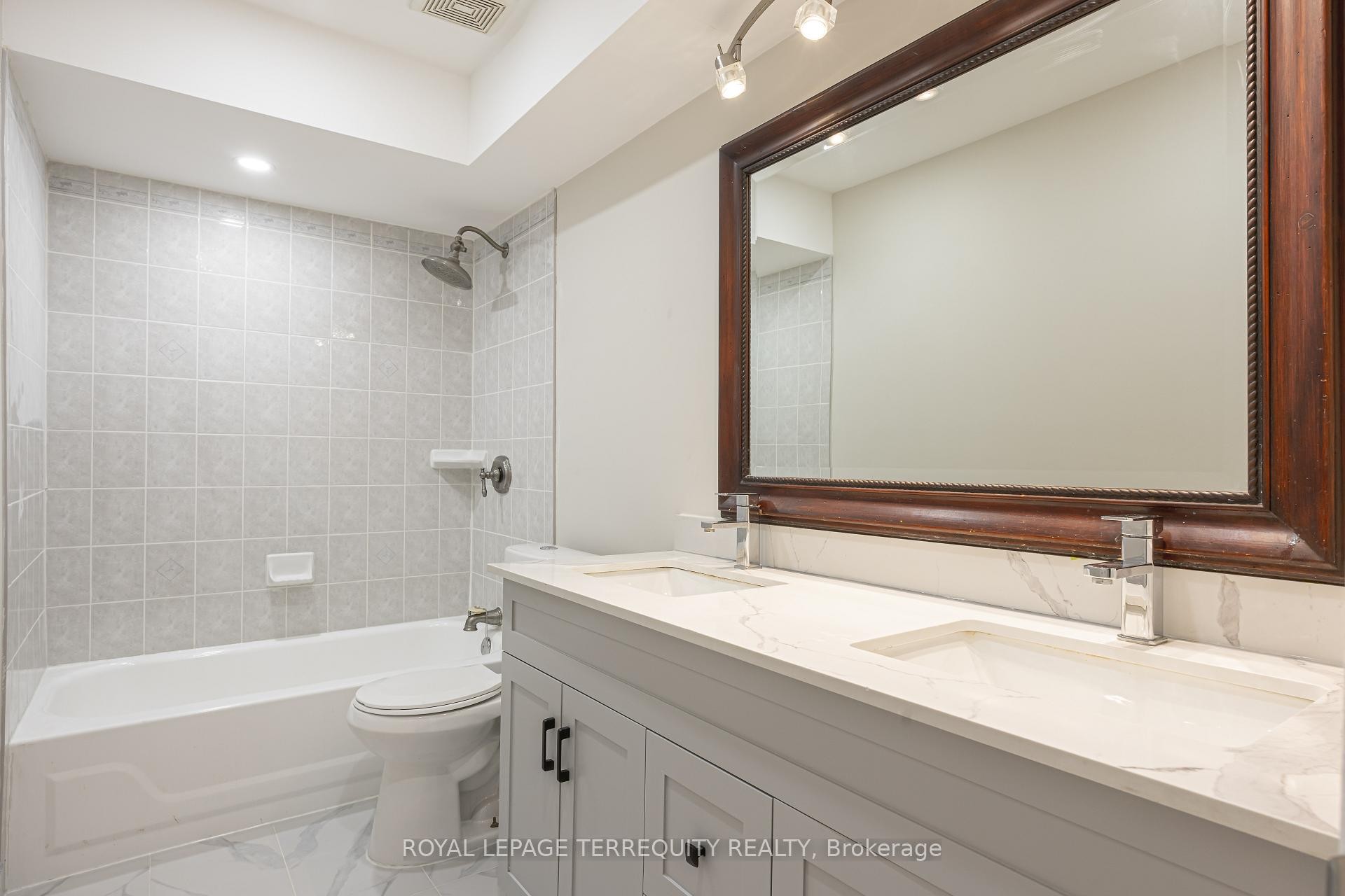 14-1945 Denmar Road, Pickering, ON - Indoor Photo Showing Bathroom
