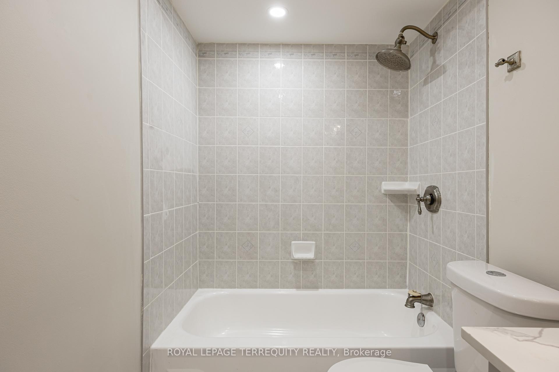 14-1945 Denmar Road, Pickering, ON - Indoor Photo Showing Bathroom