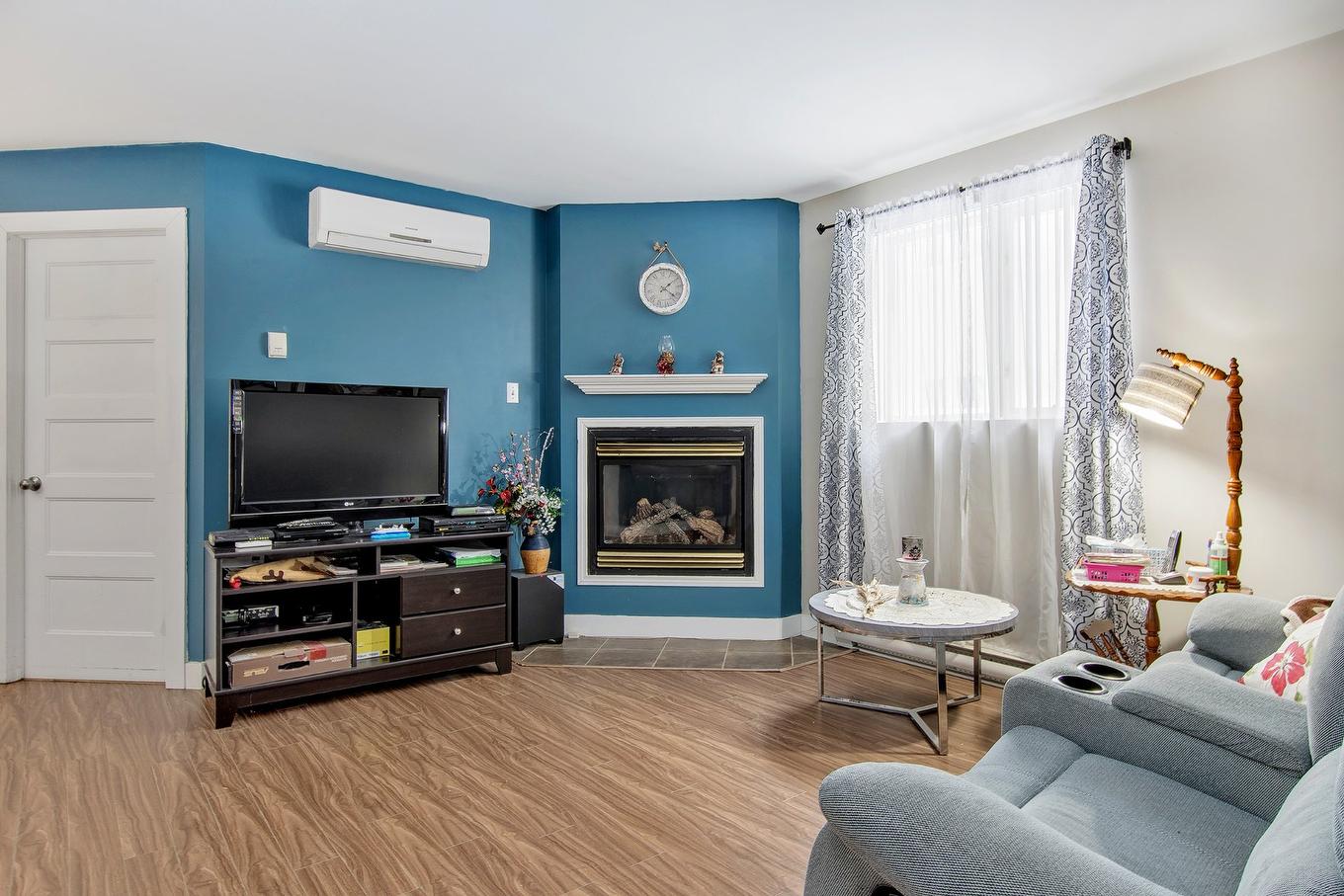 Living room - 103-2333 Rue De L'Hortensia, Terrebonne (La Plaine), QC - Indoor Photo Showing Living Room With Fireplace