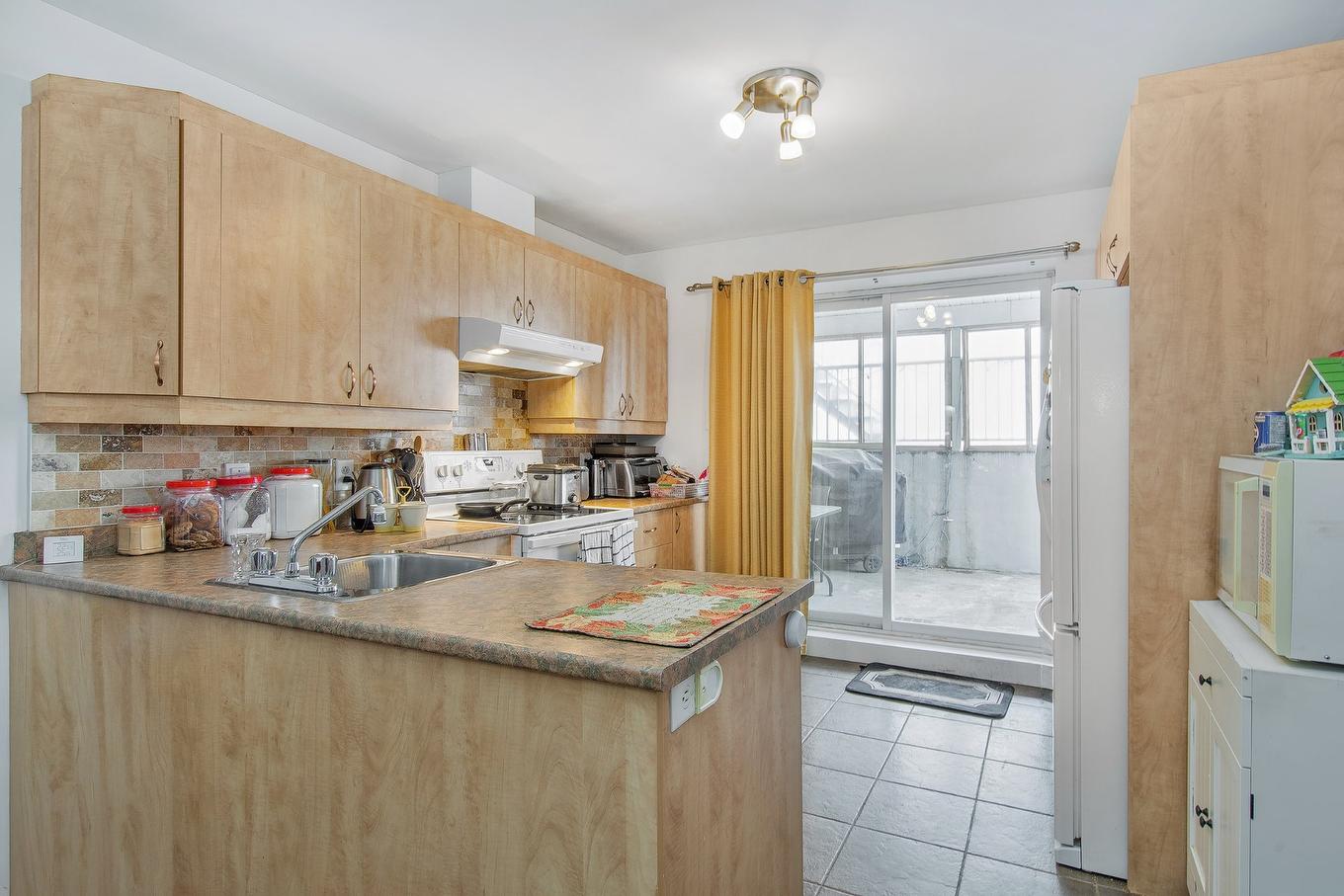 Kitchen - 103-2333 Rue De L'Hortensia, Terrebonne (La Plaine), QC - Indoor Photo Showing Kitchen