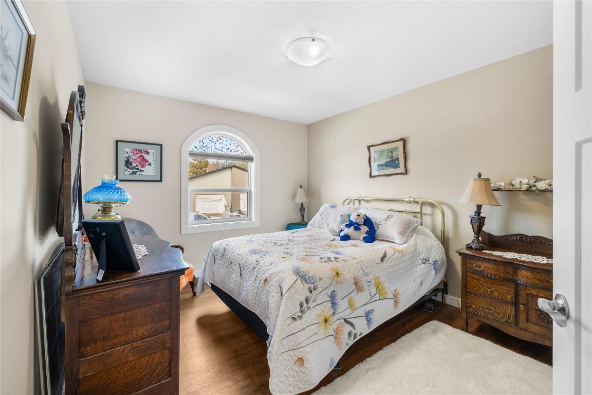 966 313Th Drive, Kimberley, BC - Indoor Photo Showing Bedroom