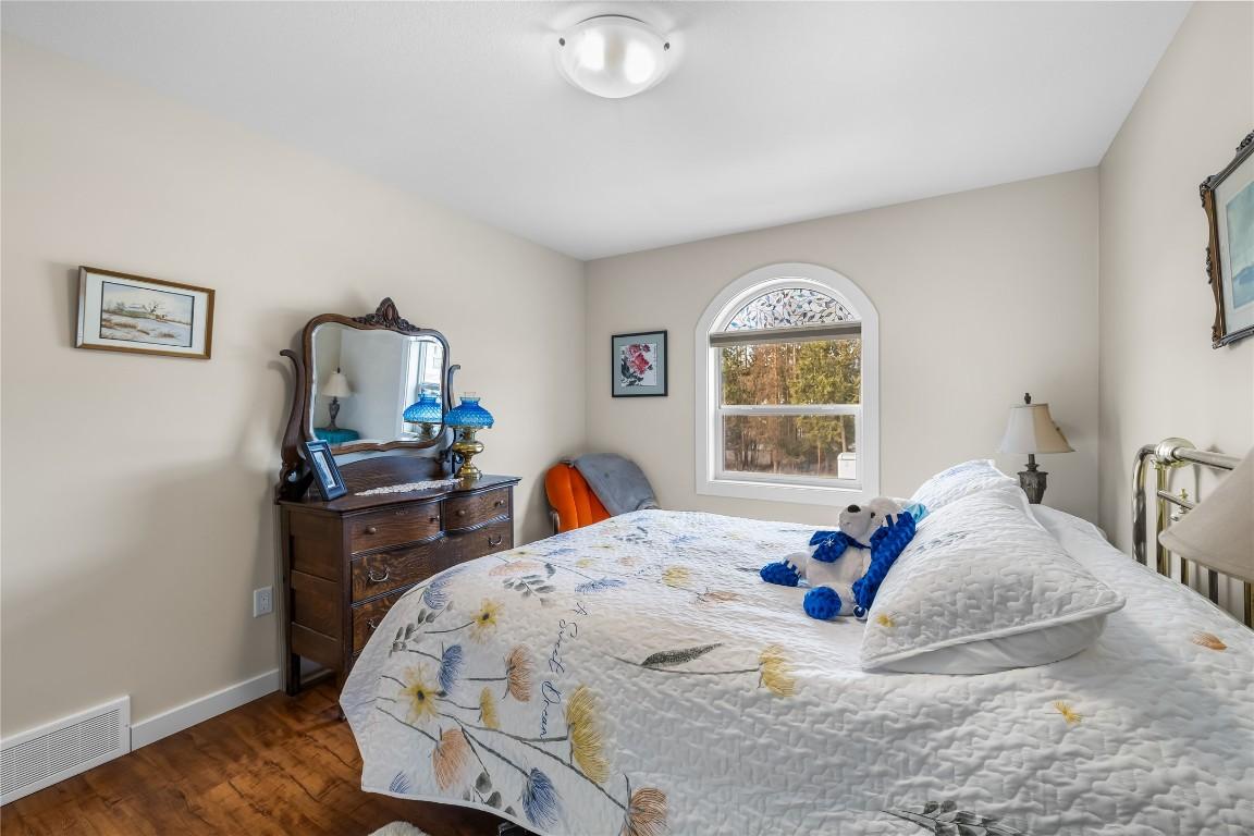 966 313Th Drive, Kimberley, BC - Indoor Photo Showing Bedroom