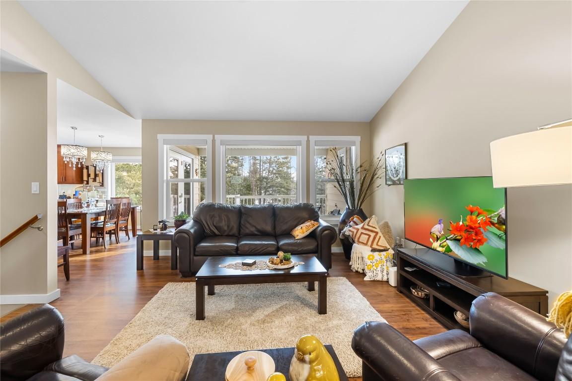 966 313Th Drive, Kimberley, BC - Indoor Photo Showing Living Room