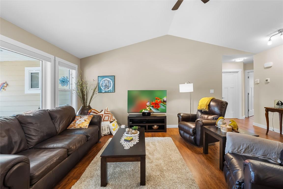 966 313Th Drive, Kimberley, BC - Indoor Photo Showing Living Room