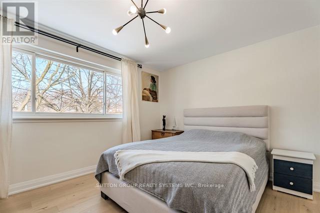 2nd Floor - Primary Bedroom - 2280 Wiseman Court, Mississauga, ON - Indoor Photo Showing Bedroom