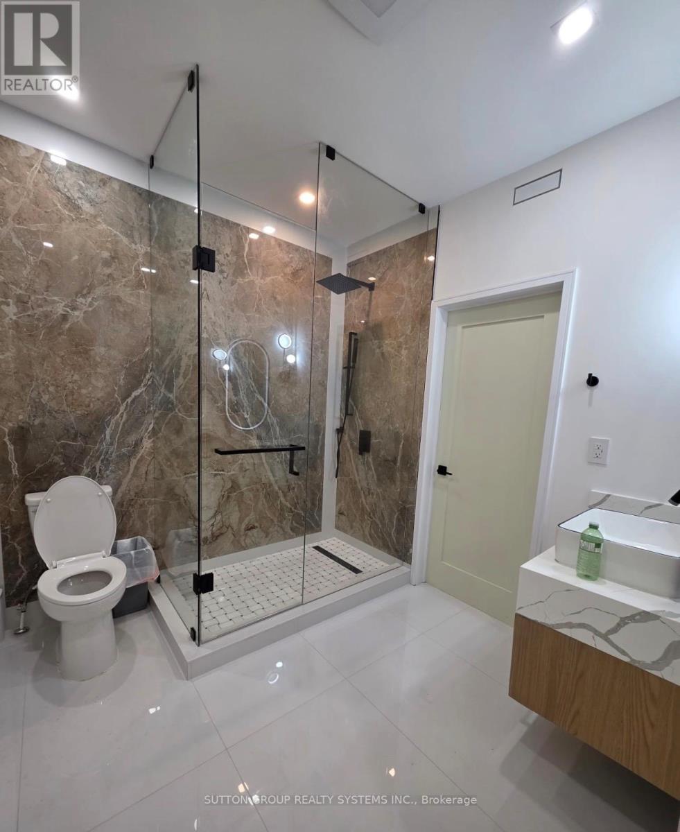 Garden Suite - Bathroom - 2280 Wiseman Court, Mississauga, ON - Indoor Photo Showing Bathroom