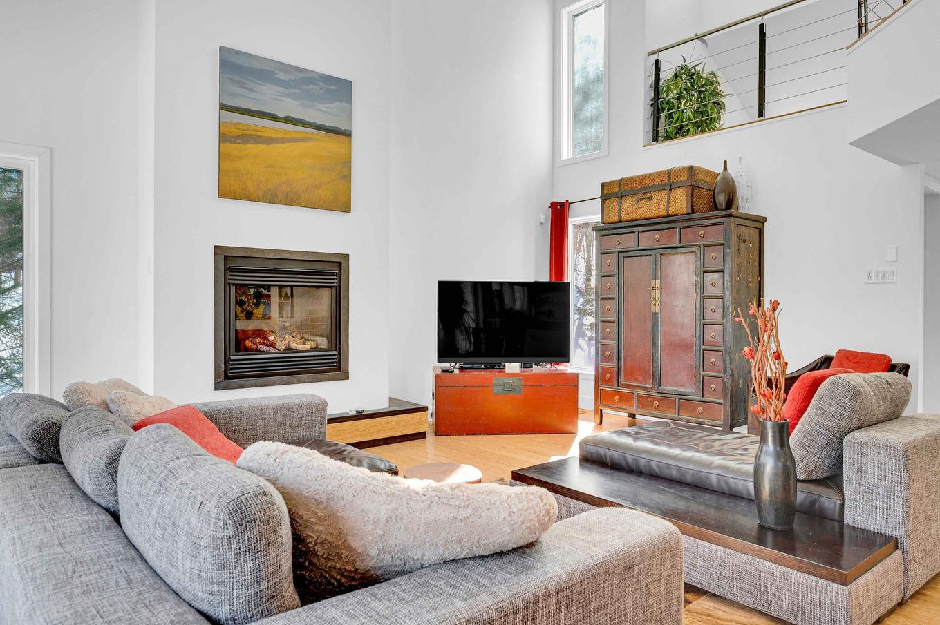 Living room - 1575 Rue Du Mont-Hibou, Sainte-Adèle, QC - Indoor Photo Showing Living Room With Fireplace