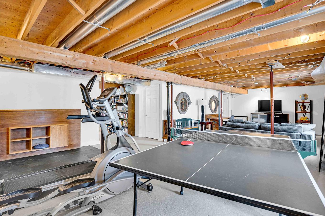 Family room - 1575 Rue Du Mont-Hibou, Sainte-Adèle, QC - Indoor Photo Showing Basement