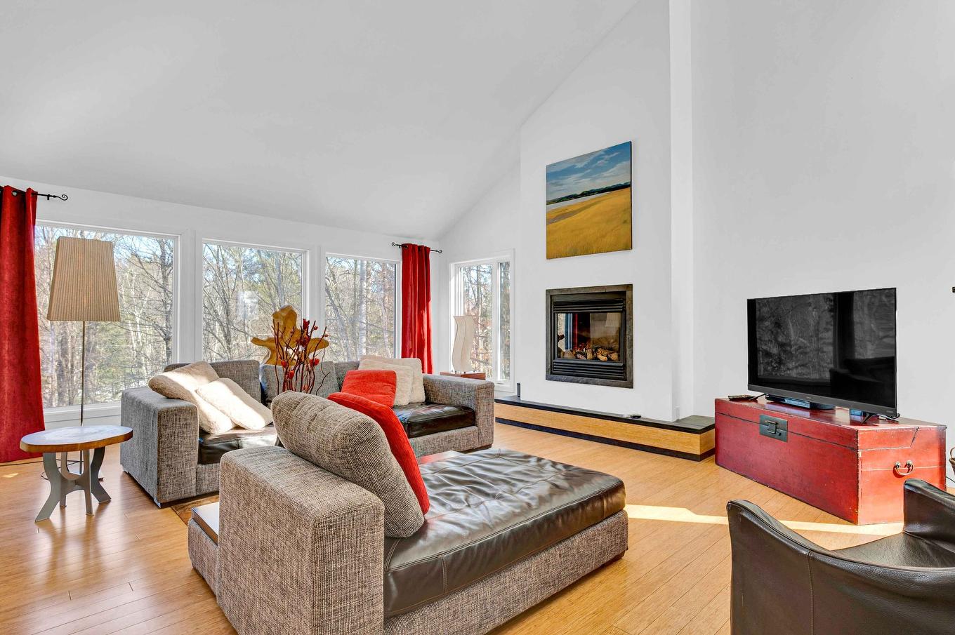 Living room - 1575 Rue Du Mont-Hibou, Sainte-Adèle, QC - Indoor Photo Showing Living Room With Fireplace