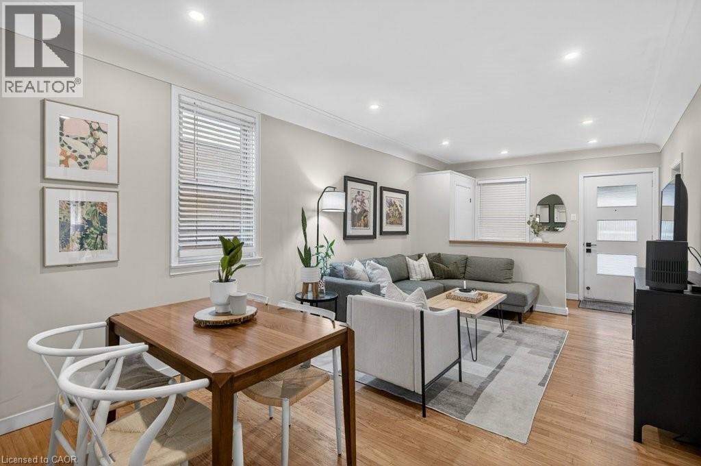 196 Paling Avenue, Hamilton, ON - Indoor Photo Showing Living Room