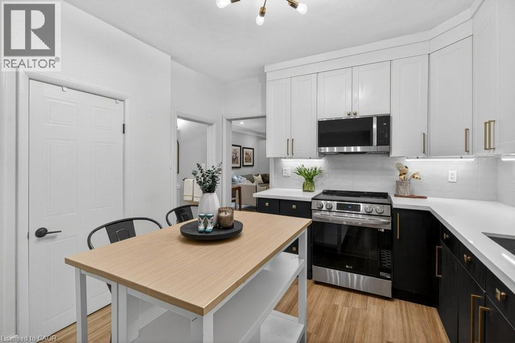 196 Paling Avenue, Hamilton, ON - Indoor Photo Showing Kitchen With Upgraded Kitchen