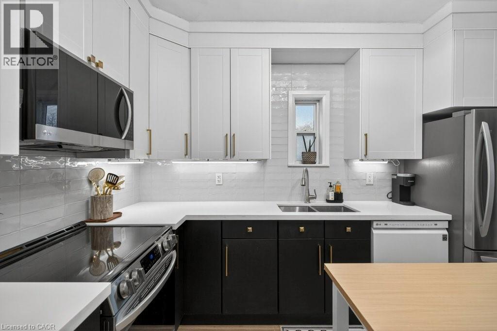 196 Paling Avenue, Hamilton, ON - Indoor Photo Showing Kitchen With Double Sink With Upgraded Kitchen