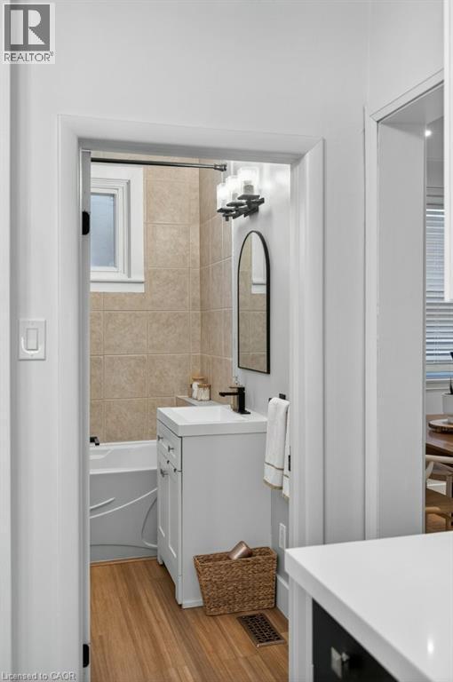 196 Paling Avenue, Hamilton, ON - Indoor Photo Showing Bathroom