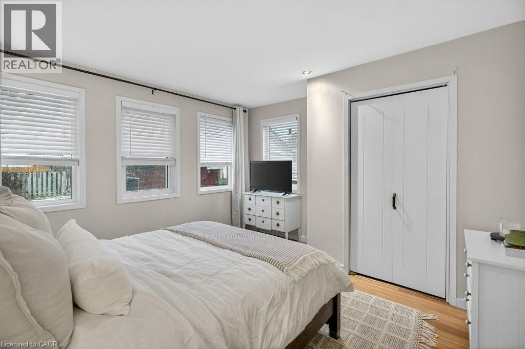 196 Paling Avenue, Hamilton, ON - Indoor Photo Showing Bedroom