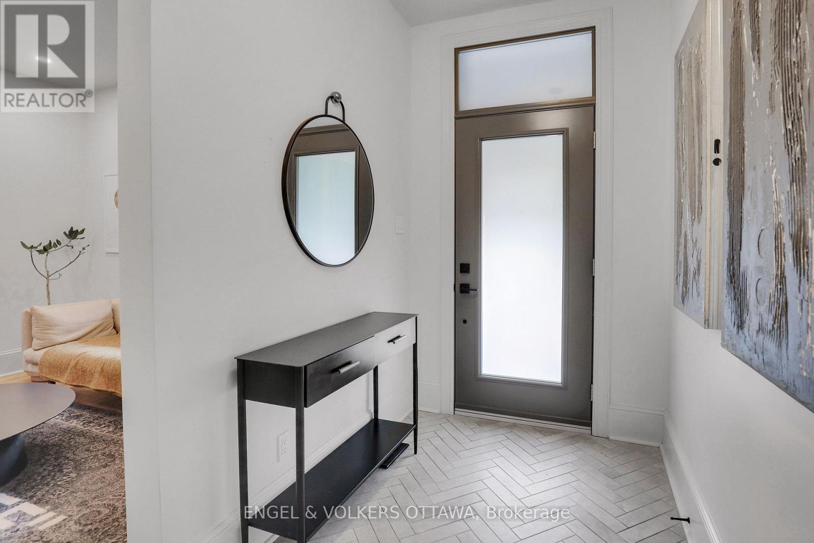 597 Maclaren Street, Ottawa, ON - Indoor Photo Showing Other Room