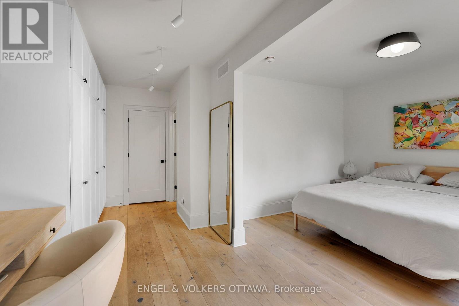 597 Maclaren Street, Ottawa, ON - Indoor Photo Showing Bedroom