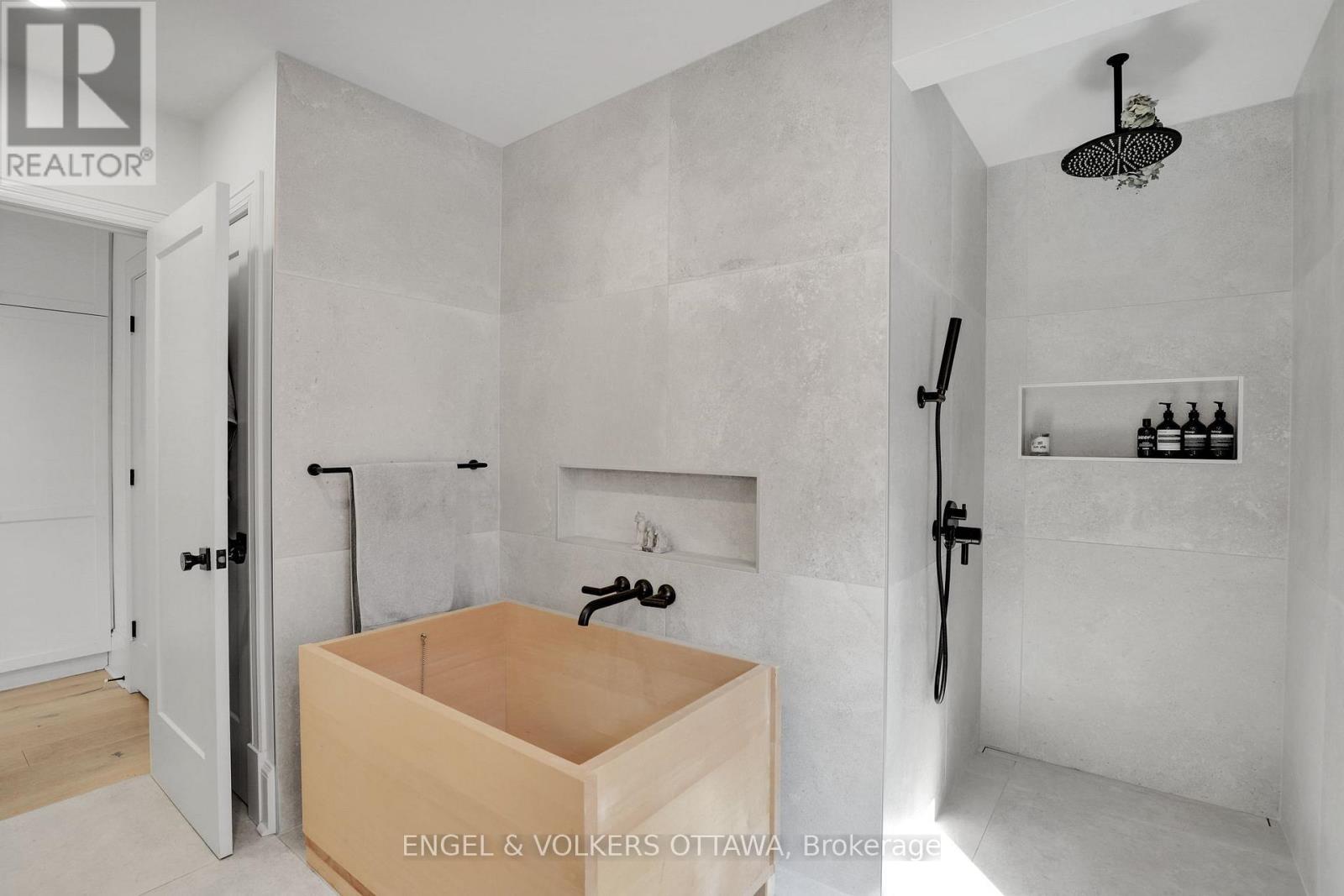 597 Maclaren Street, Ottawa, ON - Indoor