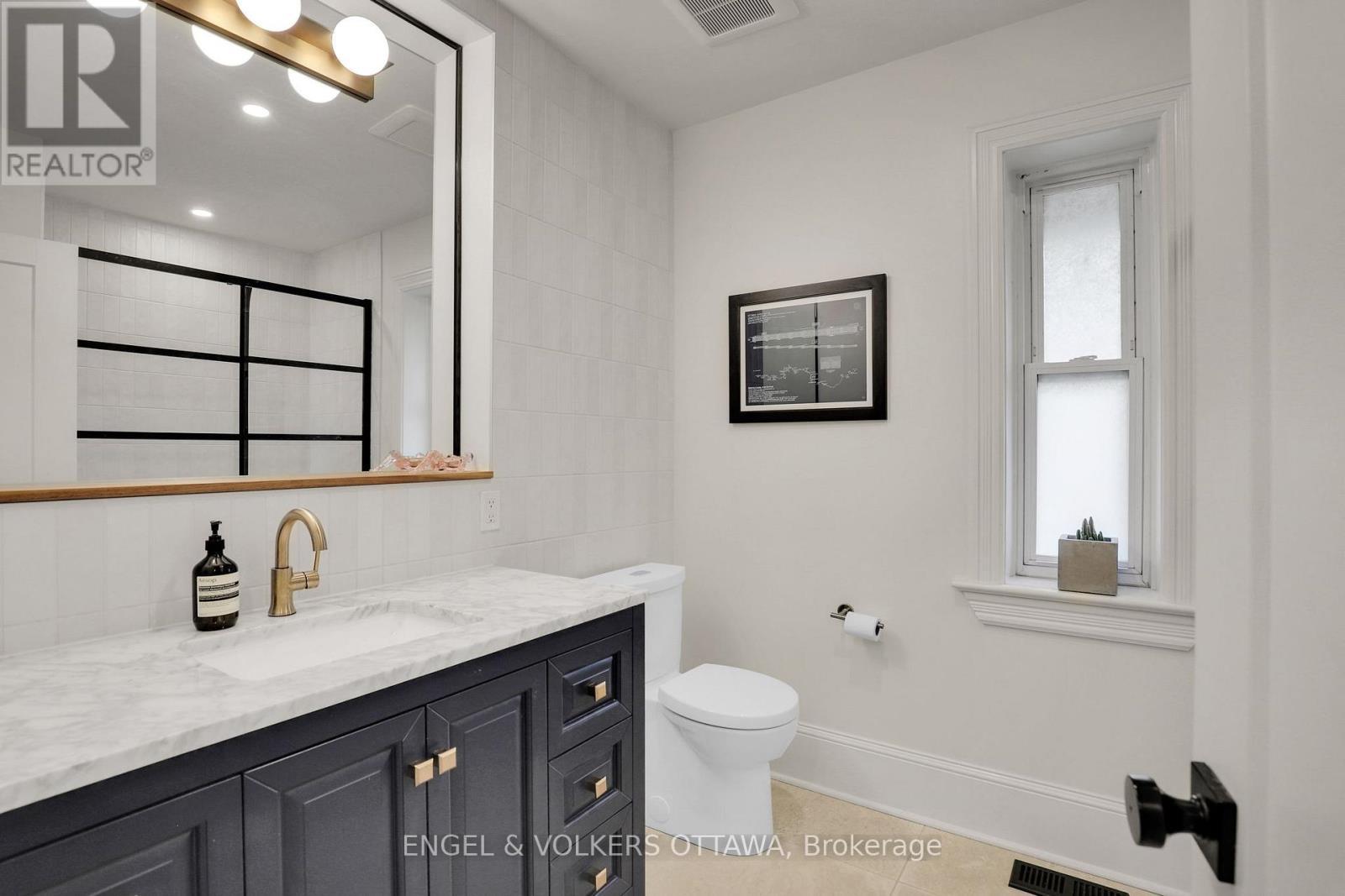 597 Maclaren Street, Ottawa, ON - Indoor Photo Showing Bathroom