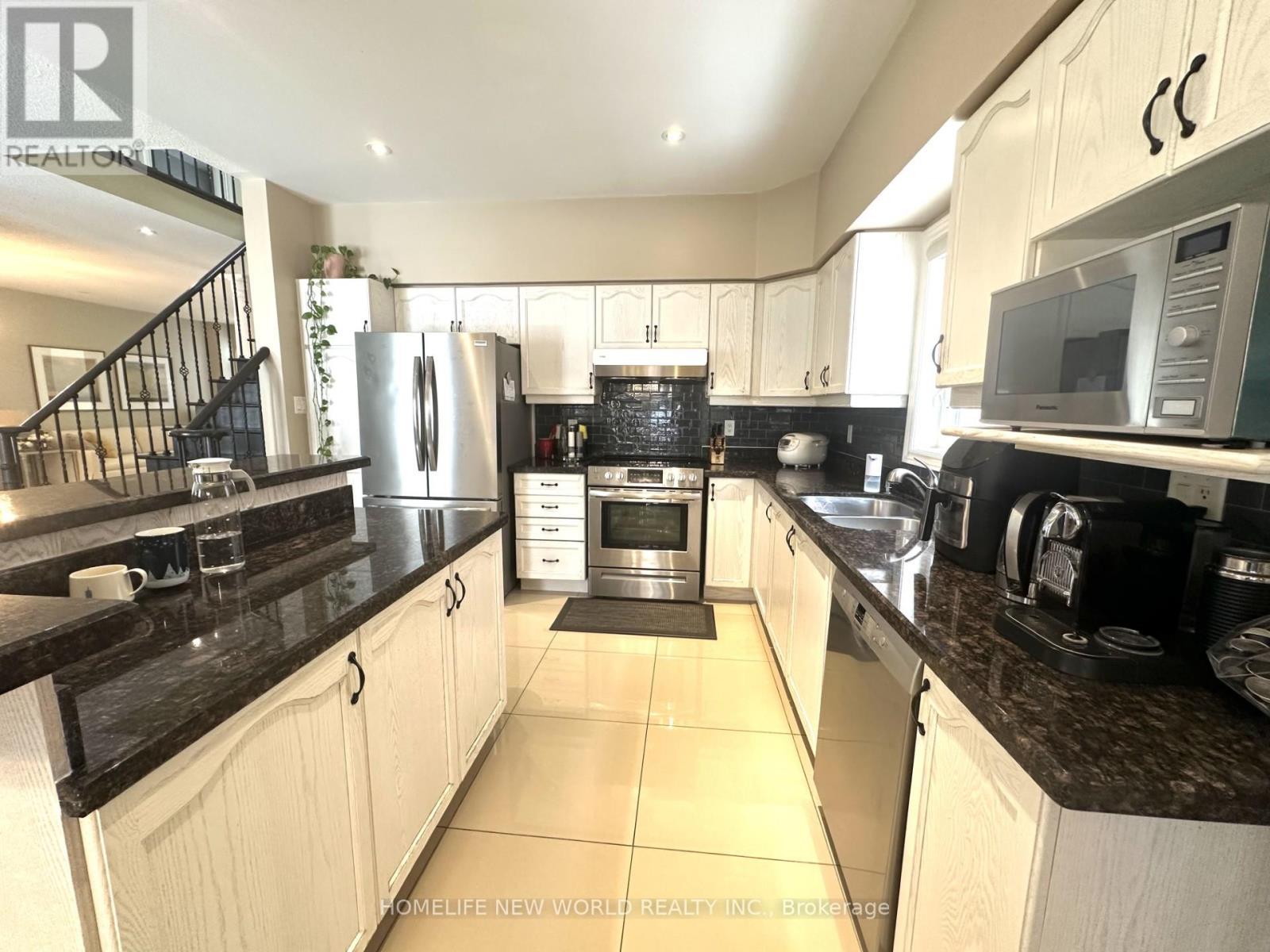 157 Farmstead Road, Richmond Hill, ON - Indoor Photo Showing Kitchen With Double Sink