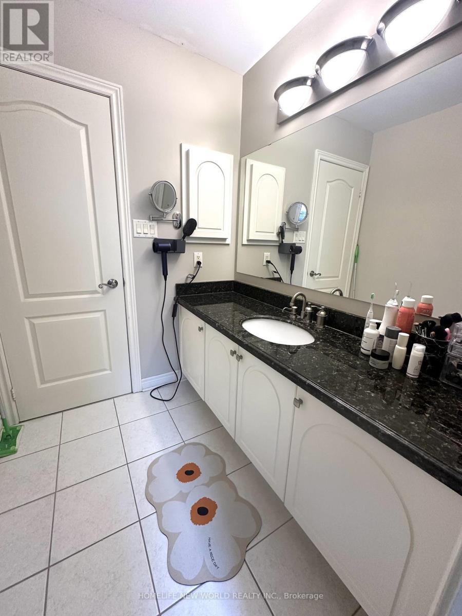157 Farmstead Road, Richmond Hill, ON - Indoor Photo Showing Bathroom