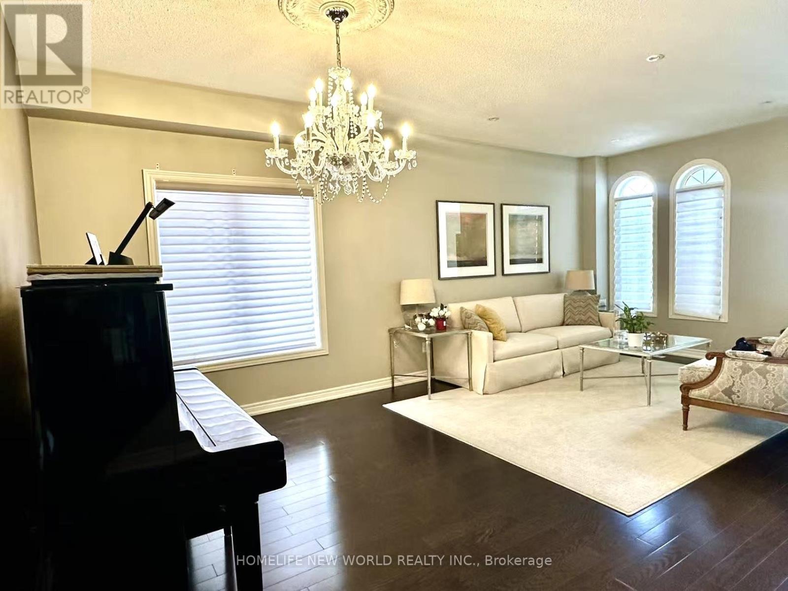 157 Farmstead Road, Richmond Hill, ON - Indoor Photo Showing Living Room
