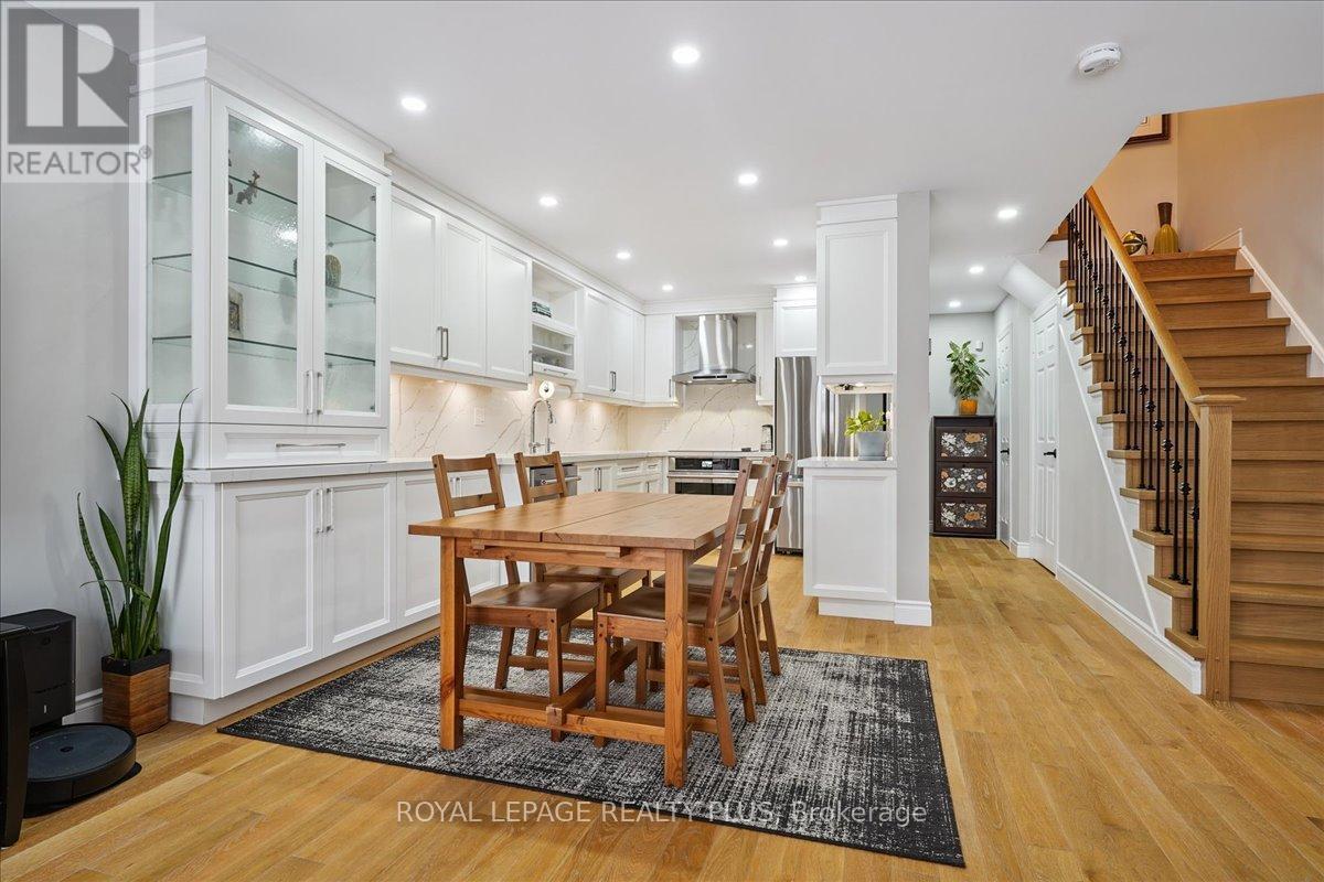 5300 Palmetto Place, Mississauga, ON - Indoor Photo Showing Dining Room