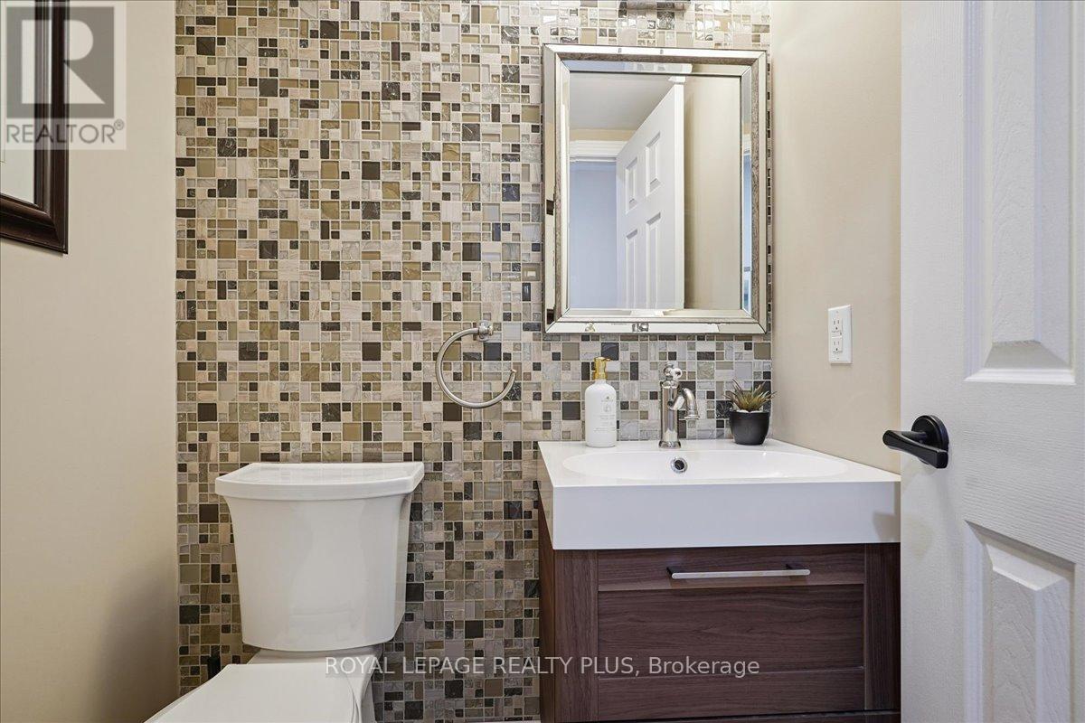 5300 Palmetto Place, Mississauga, ON - Indoor Photo Showing Bathroom