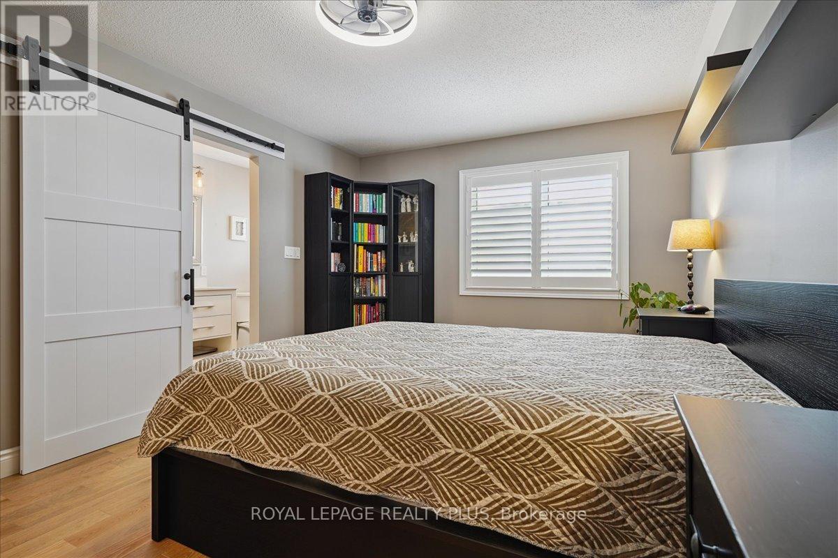 5300 Palmetto Place, Mississauga, ON - Indoor Photo Showing Bedroom