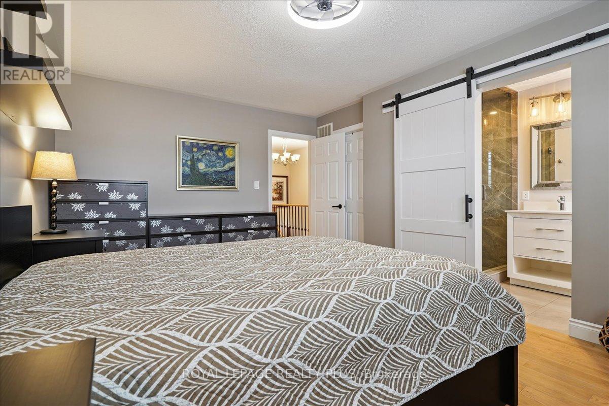 5300 Palmetto Place, Mississauga, ON - Indoor Photo Showing Bedroom