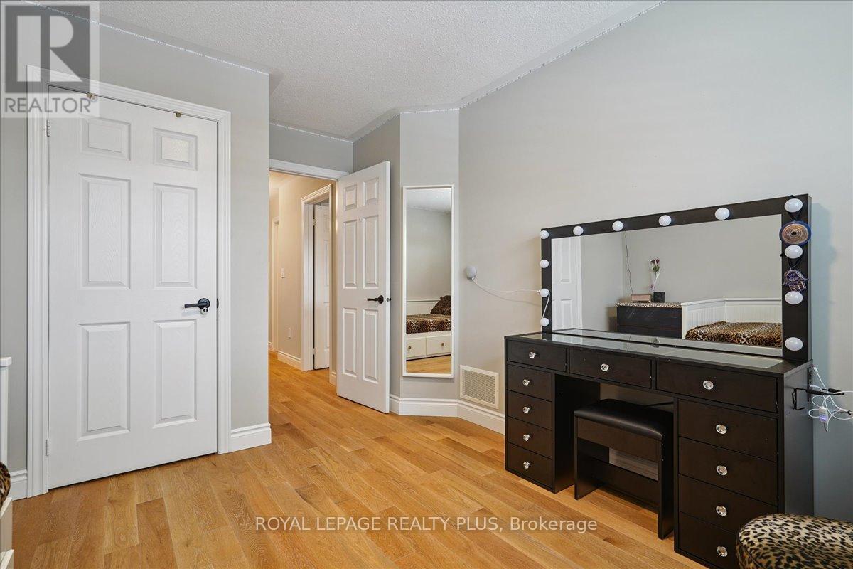 5300 Palmetto Place, Mississauga, ON - Indoor