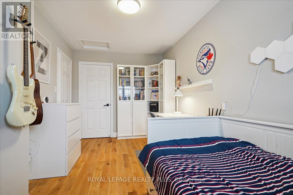 5300 Palmetto Place, Mississauga, ON - Indoor Photo Showing Bedroom