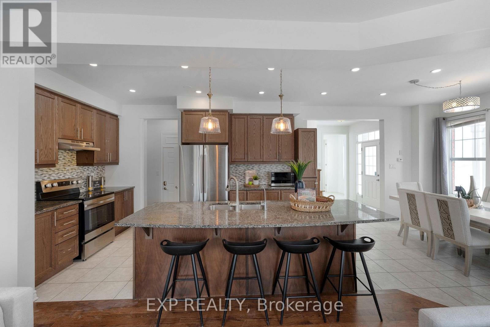 203 Grovehill Crescent, Kitchener, ON - Indoor Photo Showing Kitchen With Double Sink With Upgraded Kitchen