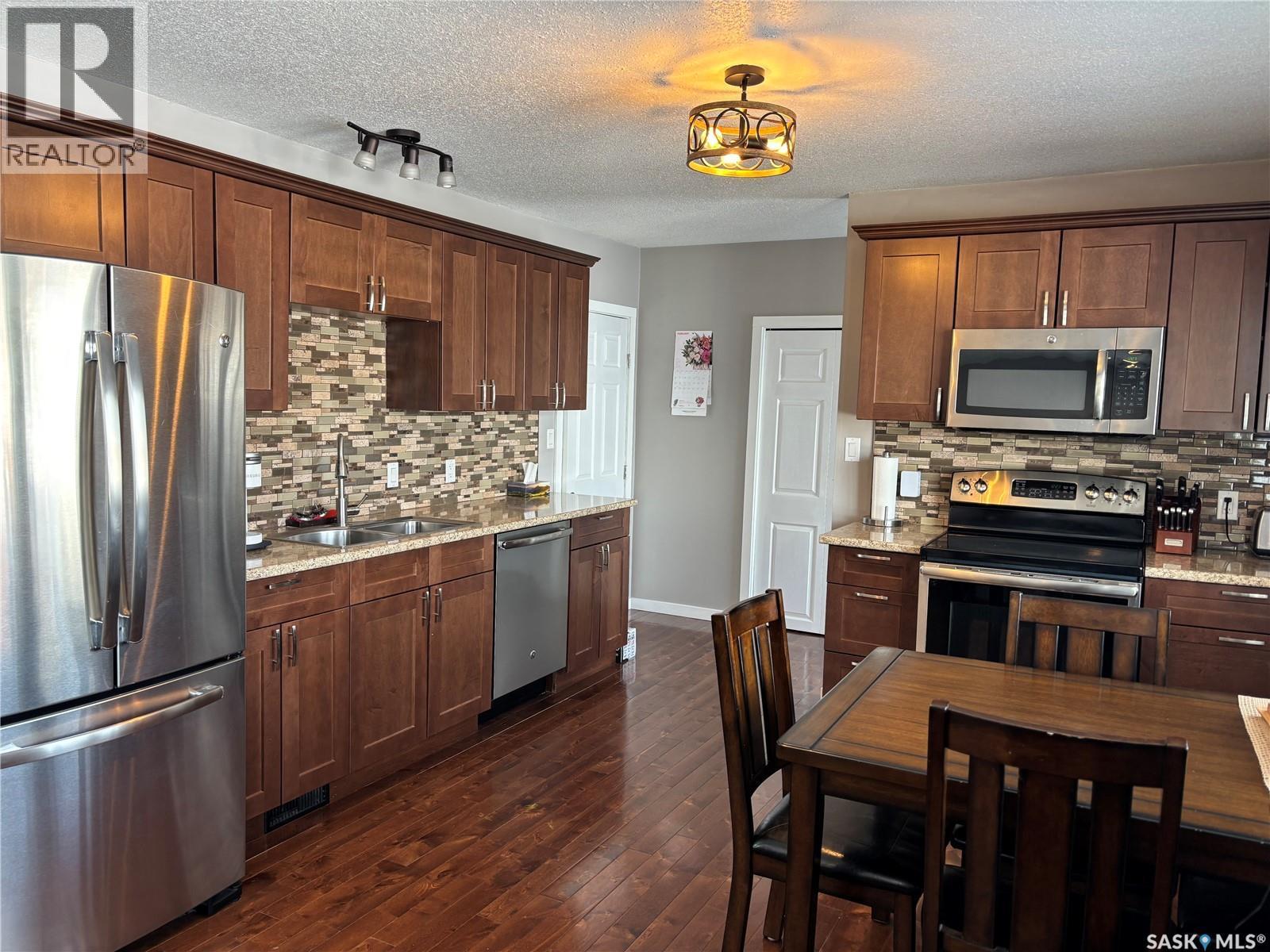 1003 11Th Street, Humboldt, SK - Indoor Photo Showing Kitchen With Stainless Steel Kitchen With Double Sink