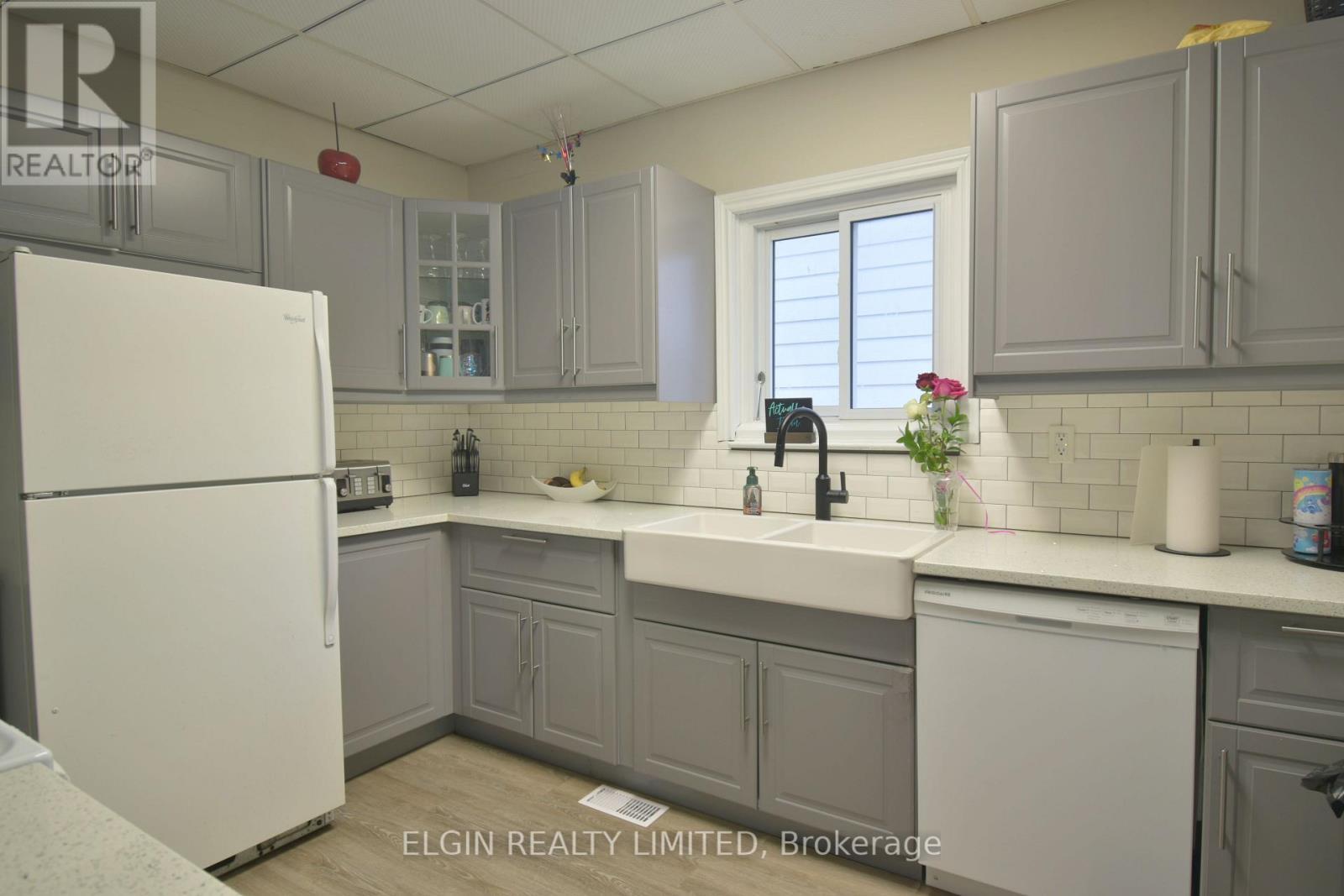 57 Scott Street, St. Thomas, ON - Indoor Photo Showing Kitchen