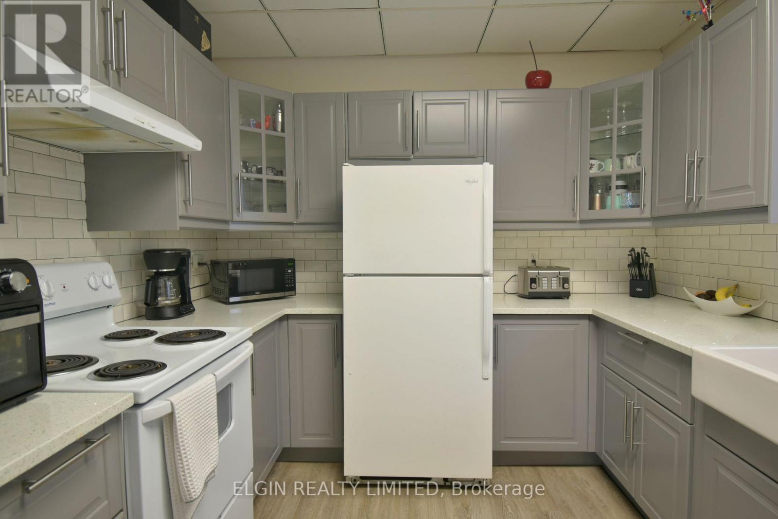57 Scott Street, St. Thomas, ON - Indoor Photo Showing Kitchen